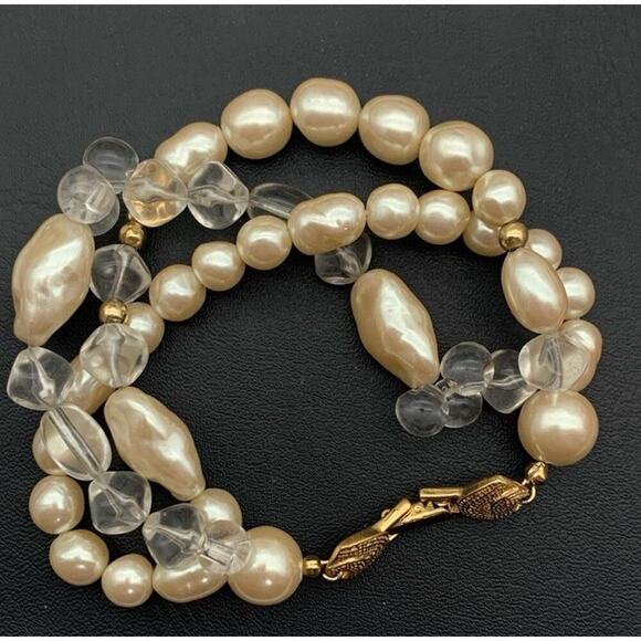Vintage RICHELIEU Faux Pearl & Clear Triple Strand Bracelet Gold Tone Closure - Picture 1 of 6